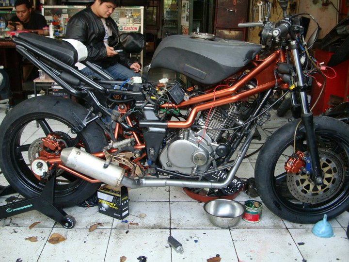 Modifikasi Pulsar Benelli TNT title=
