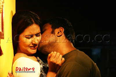Palluless Archana being fondled and Kissed 