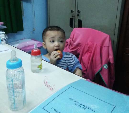Bé trai bị bỏ rơi Bé trai bị bỏ rơi