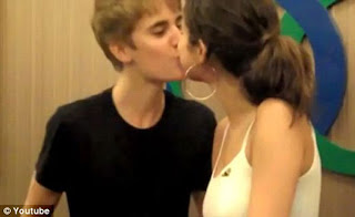 Justin Bieber Kissing
