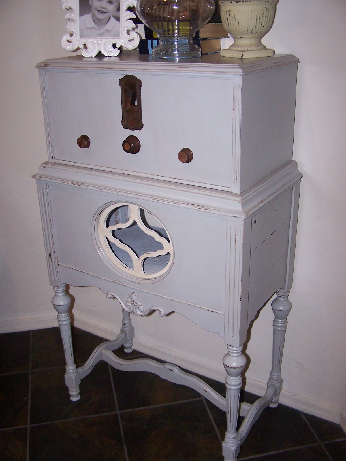 Chichi Vintage Antique Radio Cabinet