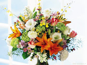 Con quei fiori appena colti. Che fai laggiu' ragazza (foto fiori recisi )