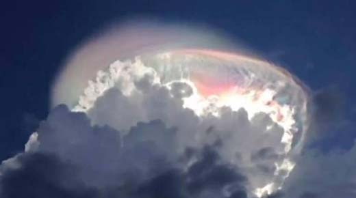 Extraña nube que emite una intensa luz filmada sobre Costa Rica