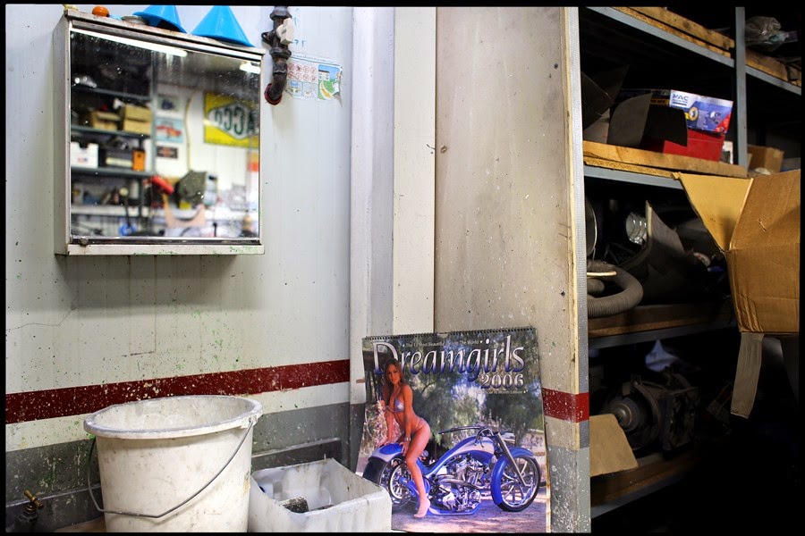 Pin Up Garage RocketGarage Cafe Racer Magazine