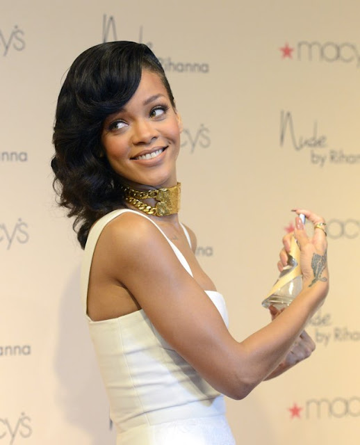 Rihanna presenta Nude, su nuevo perfume | CromosomaX