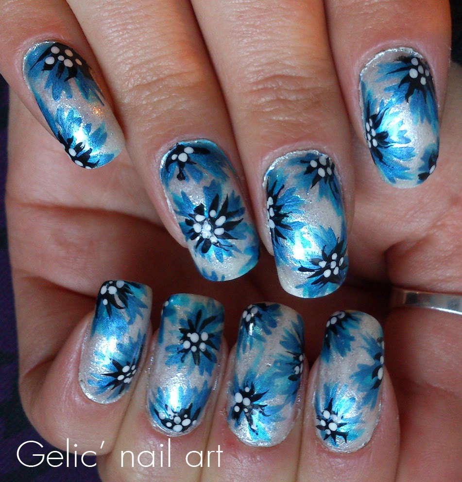 Gelic' nail art Cornflower nail art for Germany