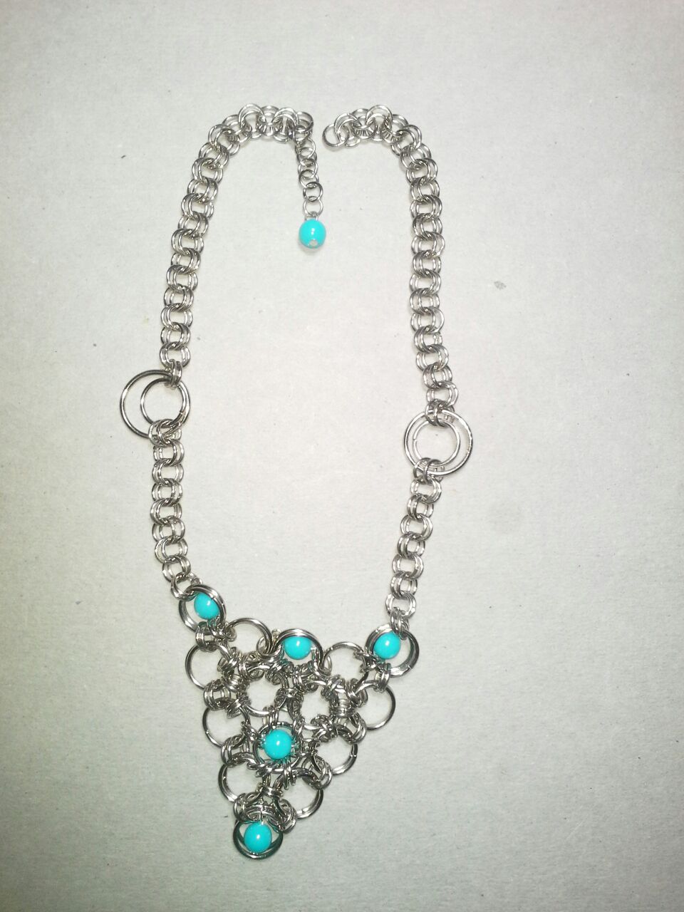 CM 120 Collar Triangulo con perlas