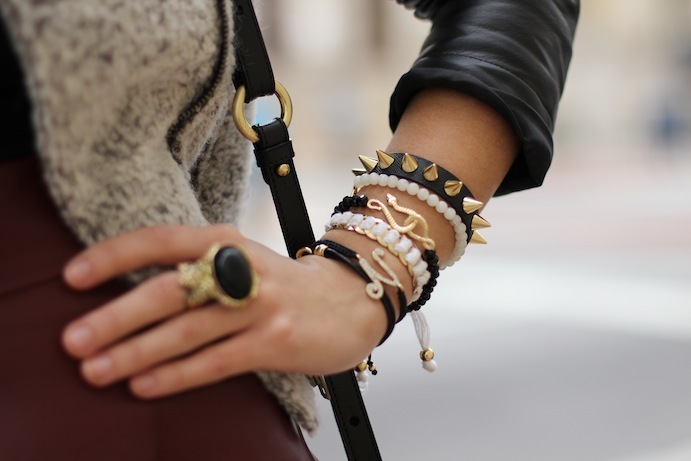 Браслет на руку с шипами купить со скидкой в секс шопе  Фетиш и BDSM  Фетиш-белье