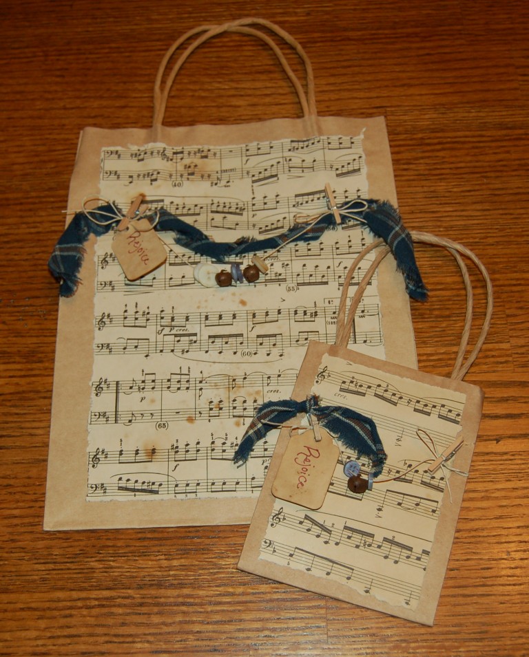 Made4Aid: Christmas decorations &amp; gift bags