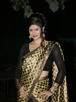 Anchor Shila Chakravarthy latest black saree Photos-cover-photo