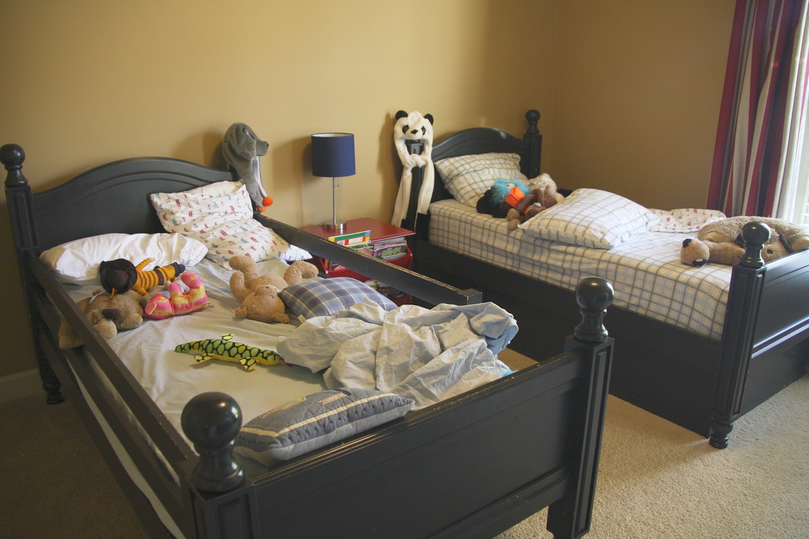how to fakemake a child's bed simply organized