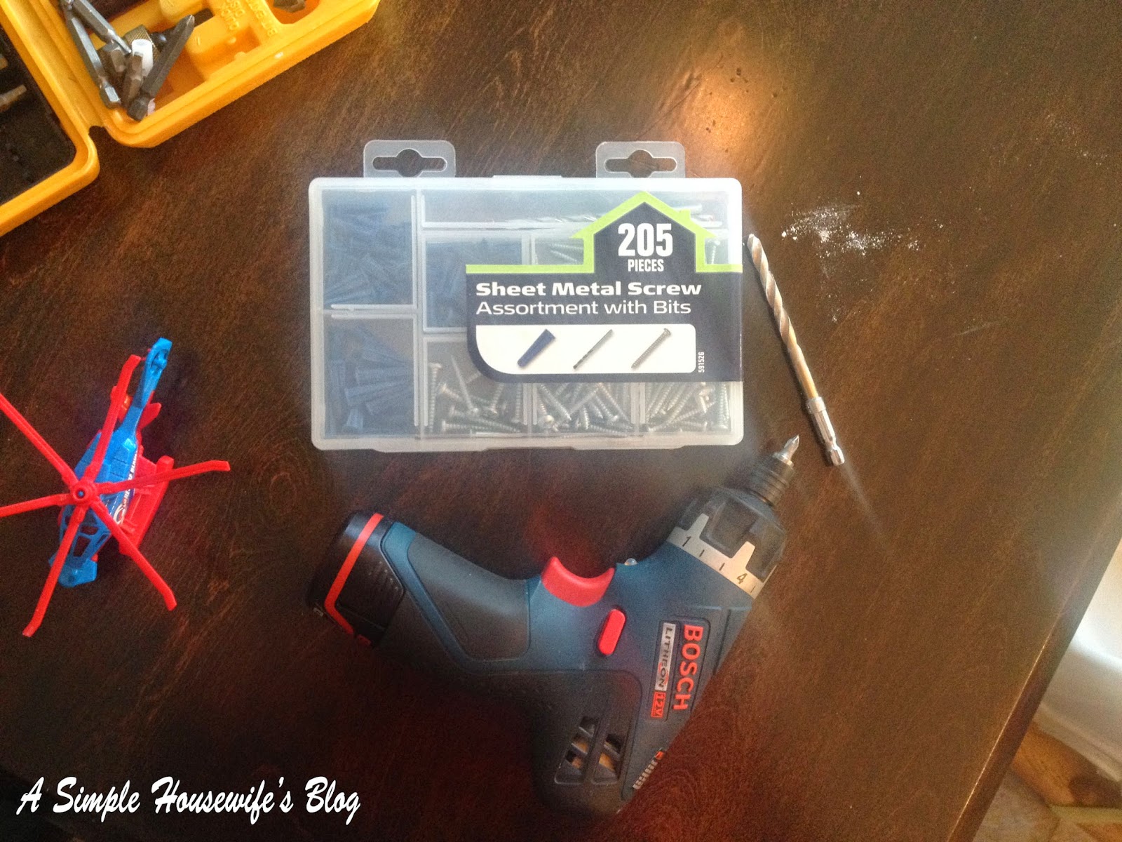 A Simple Housewife Making Your Own Trash Bag Holder