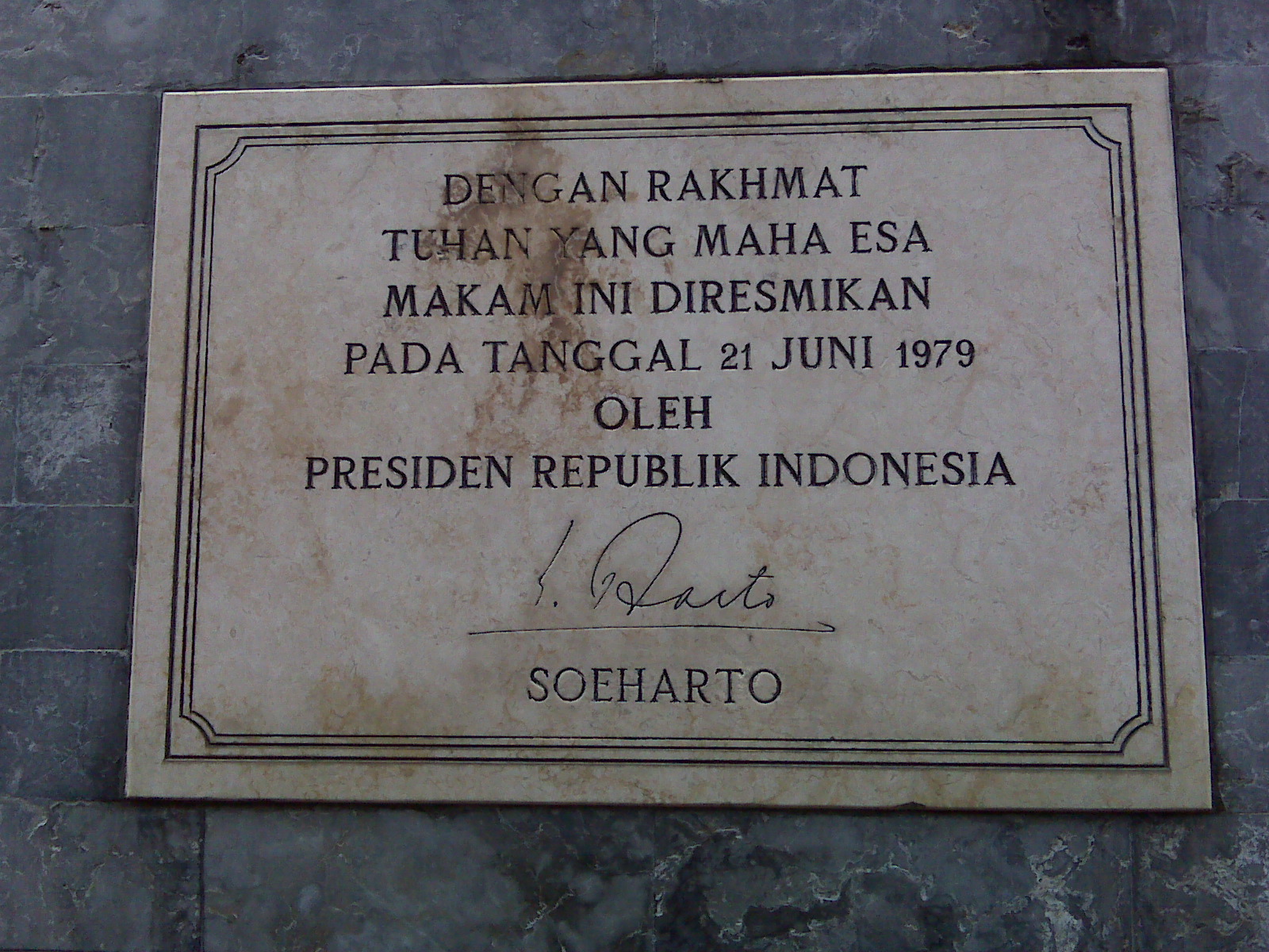 khalid-blogspot: Kunjungan ke makam presiden pertama RI "ir.Soekarno"