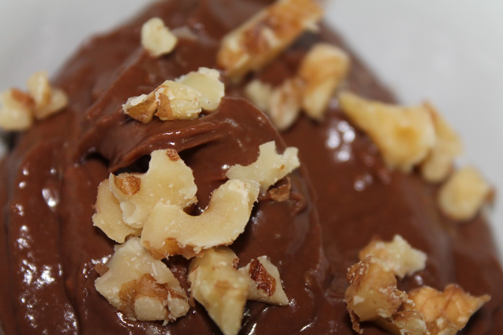 *How to live a healthy and holistic lifestyle No bake vegan chocolate avocado pudding