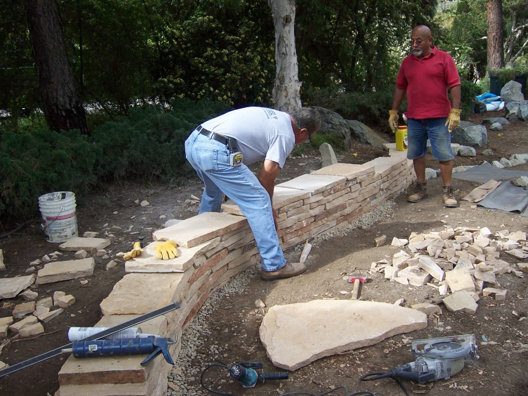 The 2 Minute Gardener: Garden Elements - Dry Stack Flagstone Seating Wall