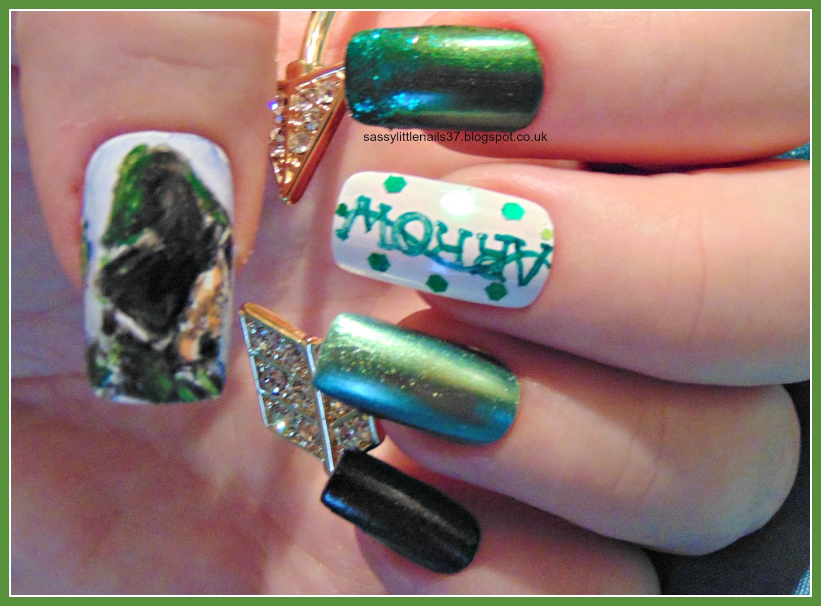 SassyLittleNails: The Arrow nailart