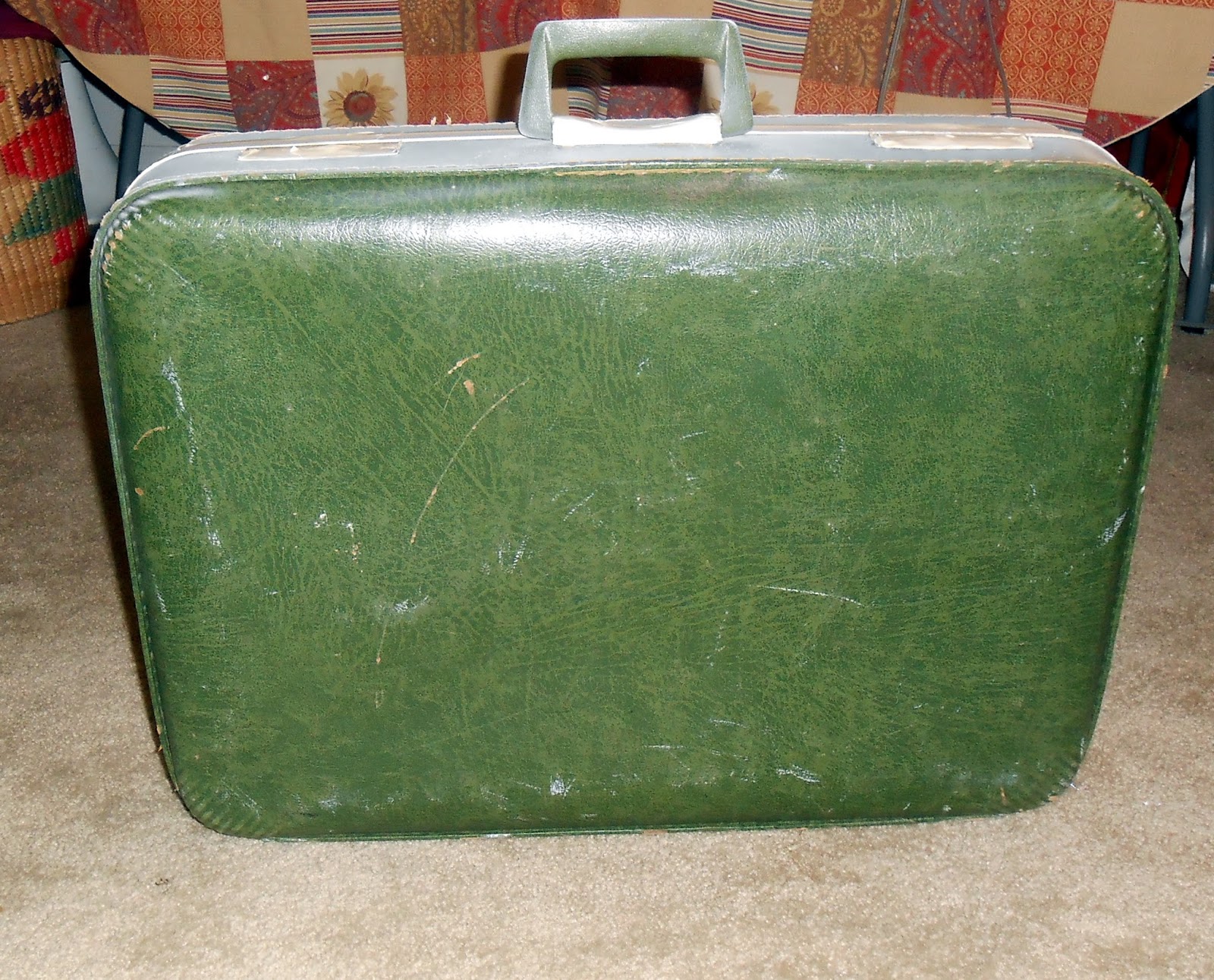 Melindas fabric fancies What you can do with an old suitcase.