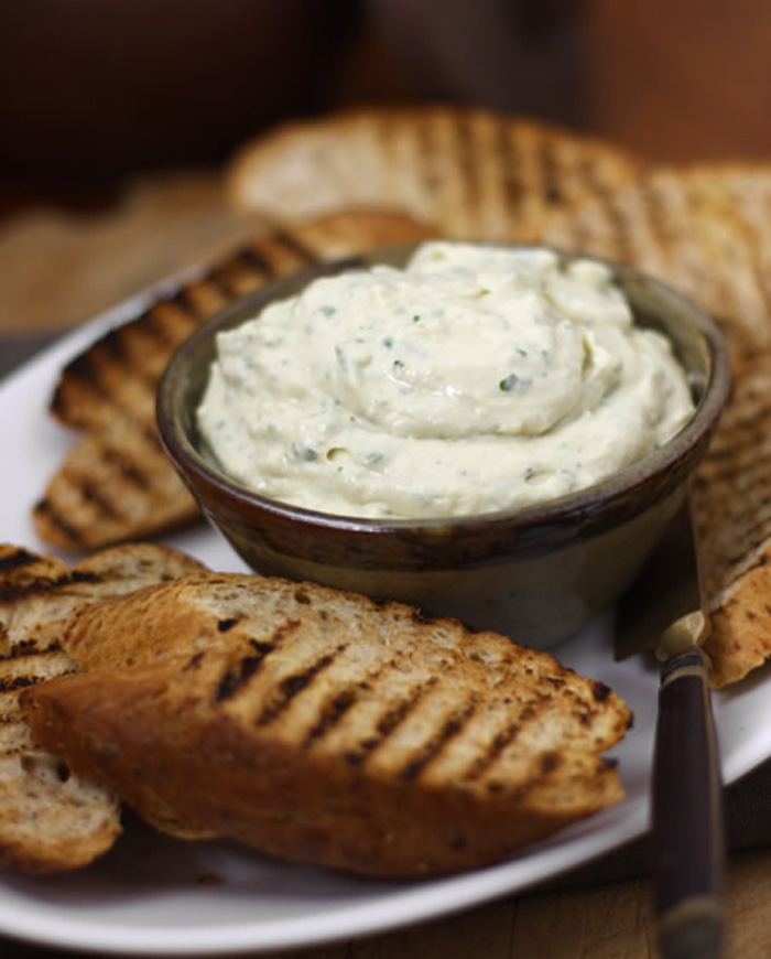 avie designs EASY WHITE BEAN DIP FOR YOUR SUPER BOWL PARTY