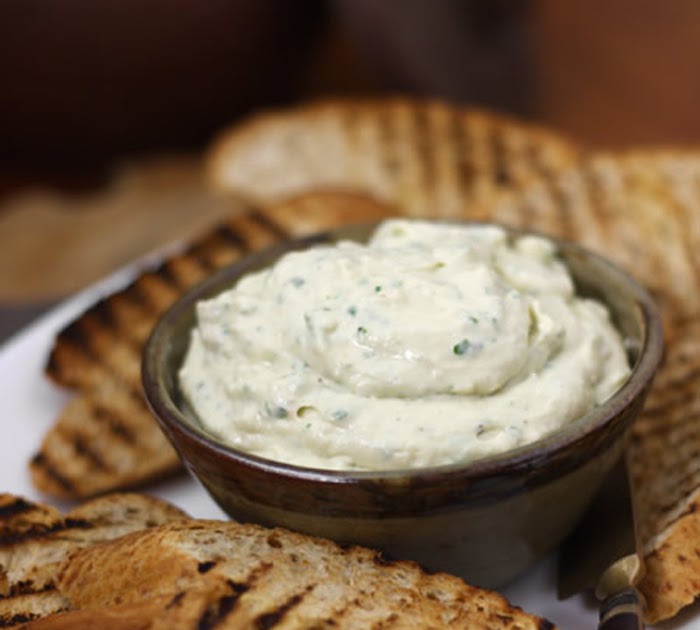 avie designs EASY WHITE BEAN DIP FOR YOUR SUPER BOWL PARTY