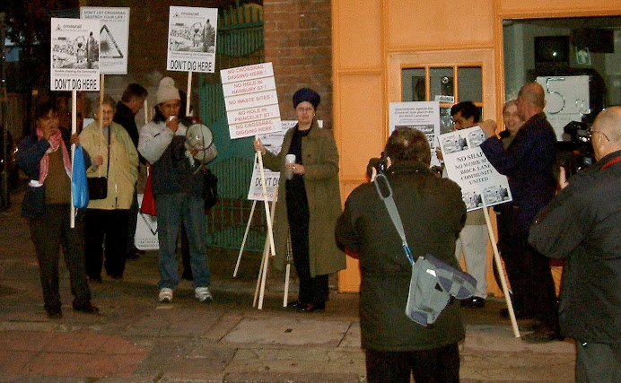 Kay Jordan holds a  "No Crossrail digging here"  placard  as Muhammad Haque speaks 22 Oct 2004