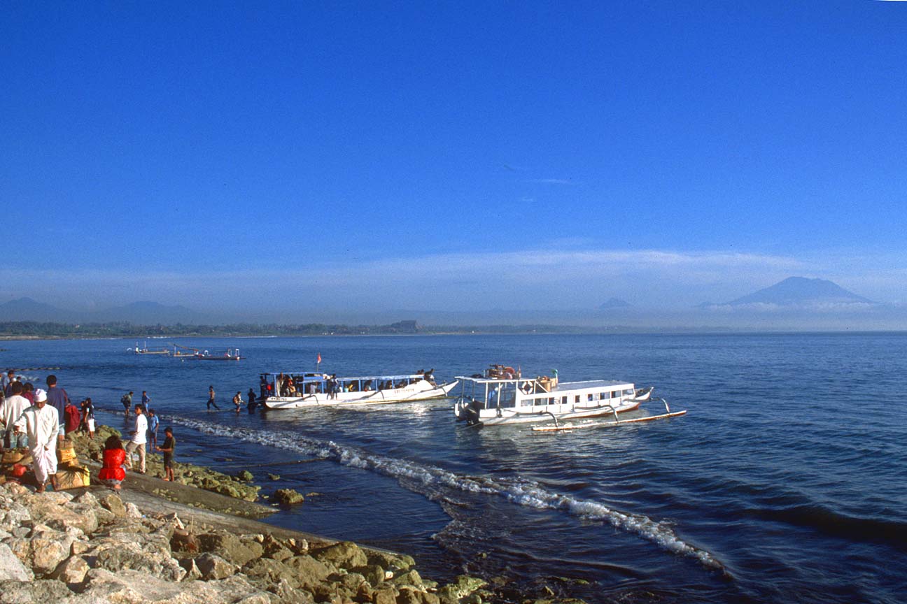 http://2.bp.blogspot.com/-vW7jdp40wwA/TpL7VADkfZI/AAAAAAAAHOY/310ppEGDIkE/s1600/nature_wallpaper_sanur_bali_beach_05.jpg
