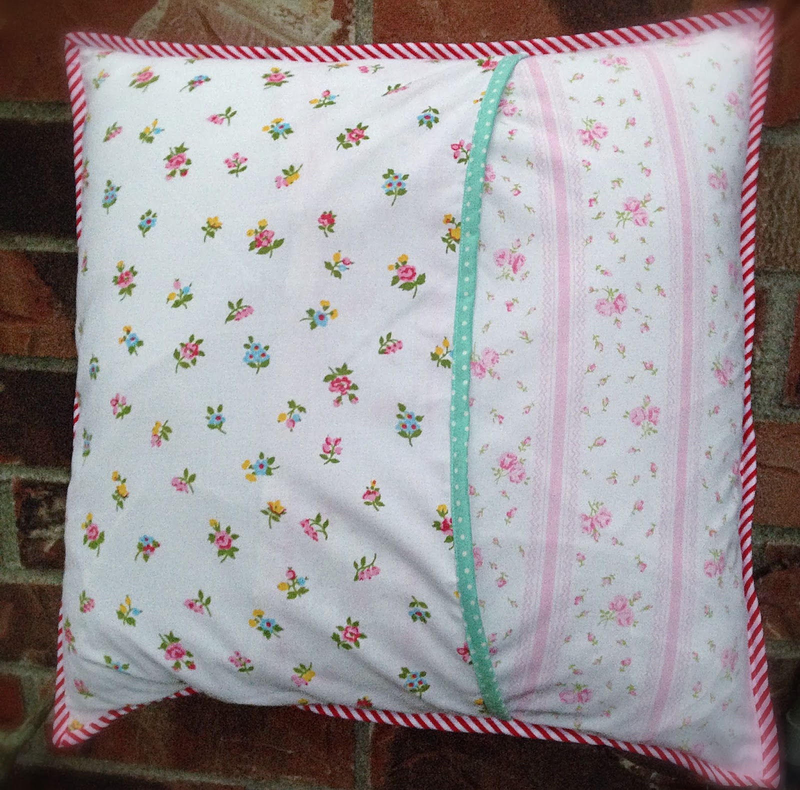 lovely little handmades the scrumptious cottage pillow