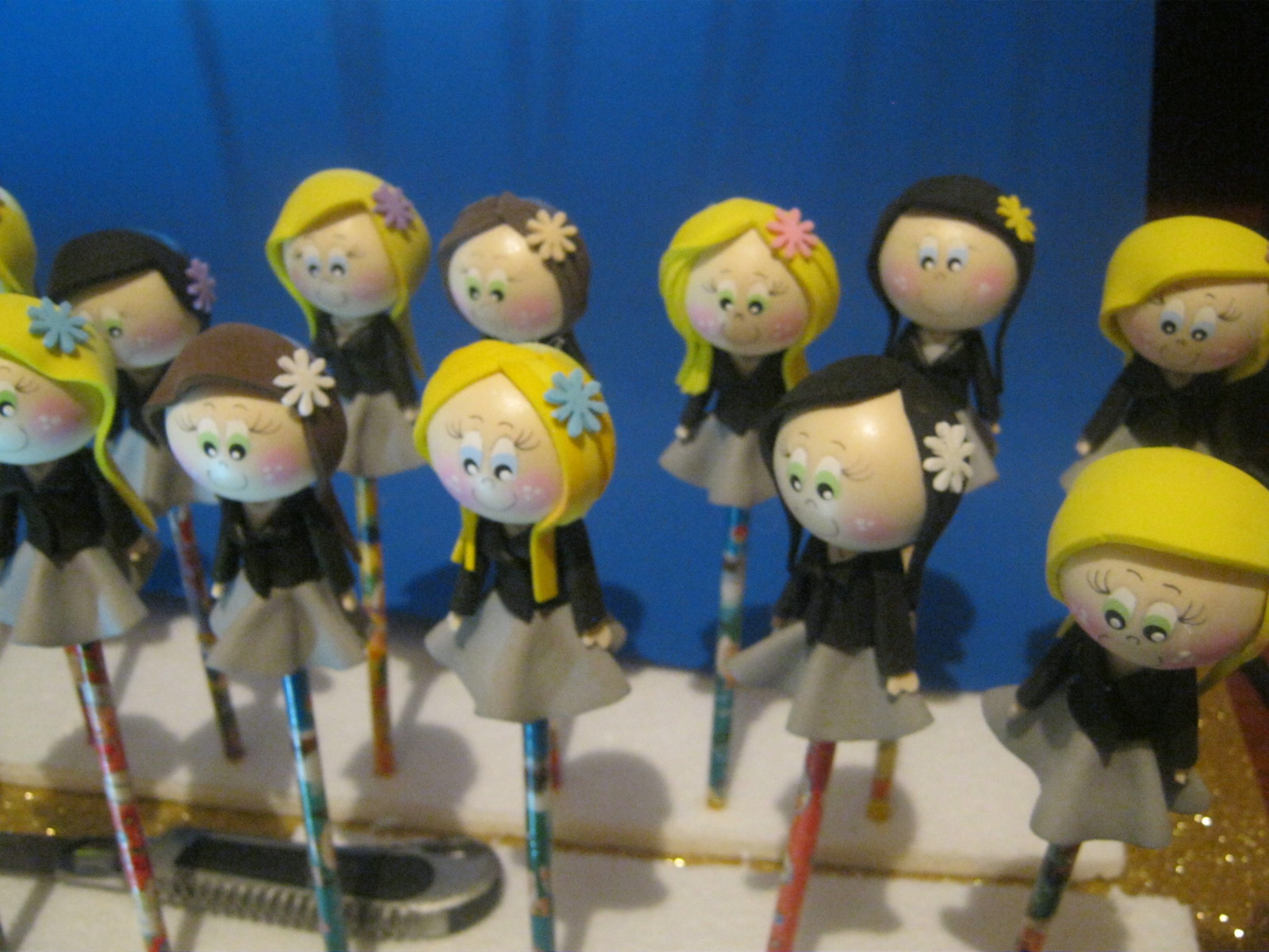 muñecos escolares en foami