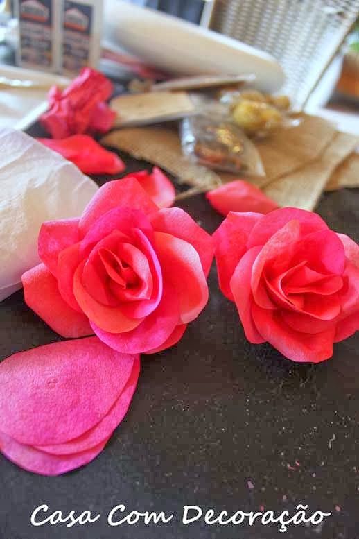 Flores feitas com filtros de café reaproveitado