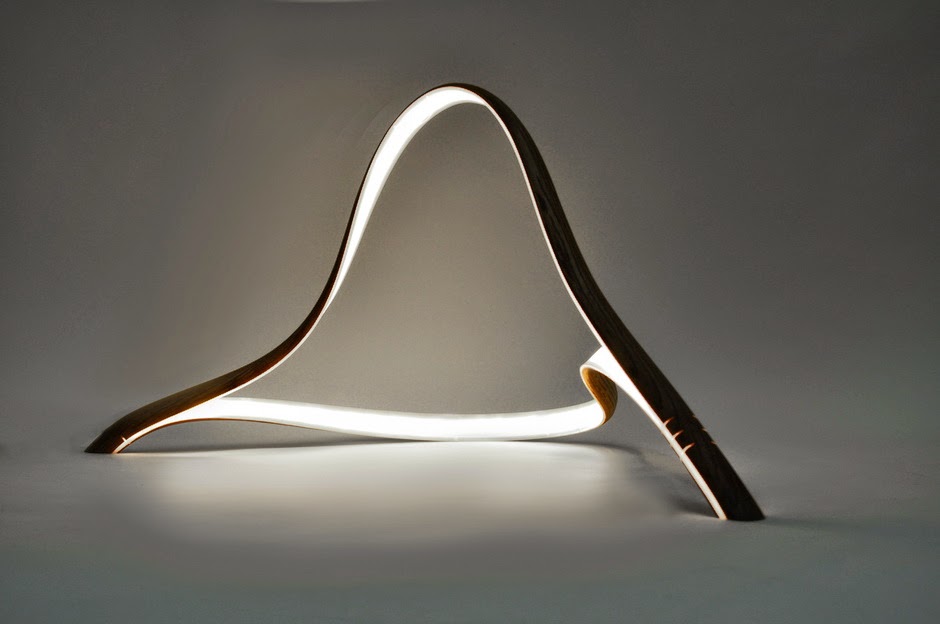скульптурный светильник из дерева свет электрика дизайн стиль 