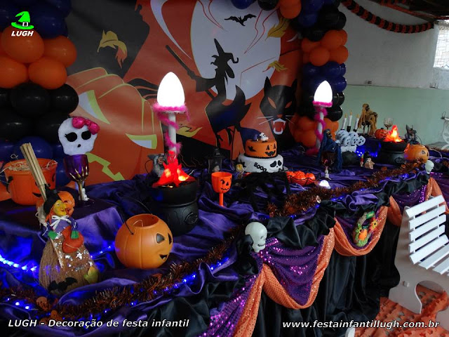 Tema Halloween - Decoração tradicional luxo - Detalhes imagem 04 Decoração da mesa de parabéns com o tema Halloween