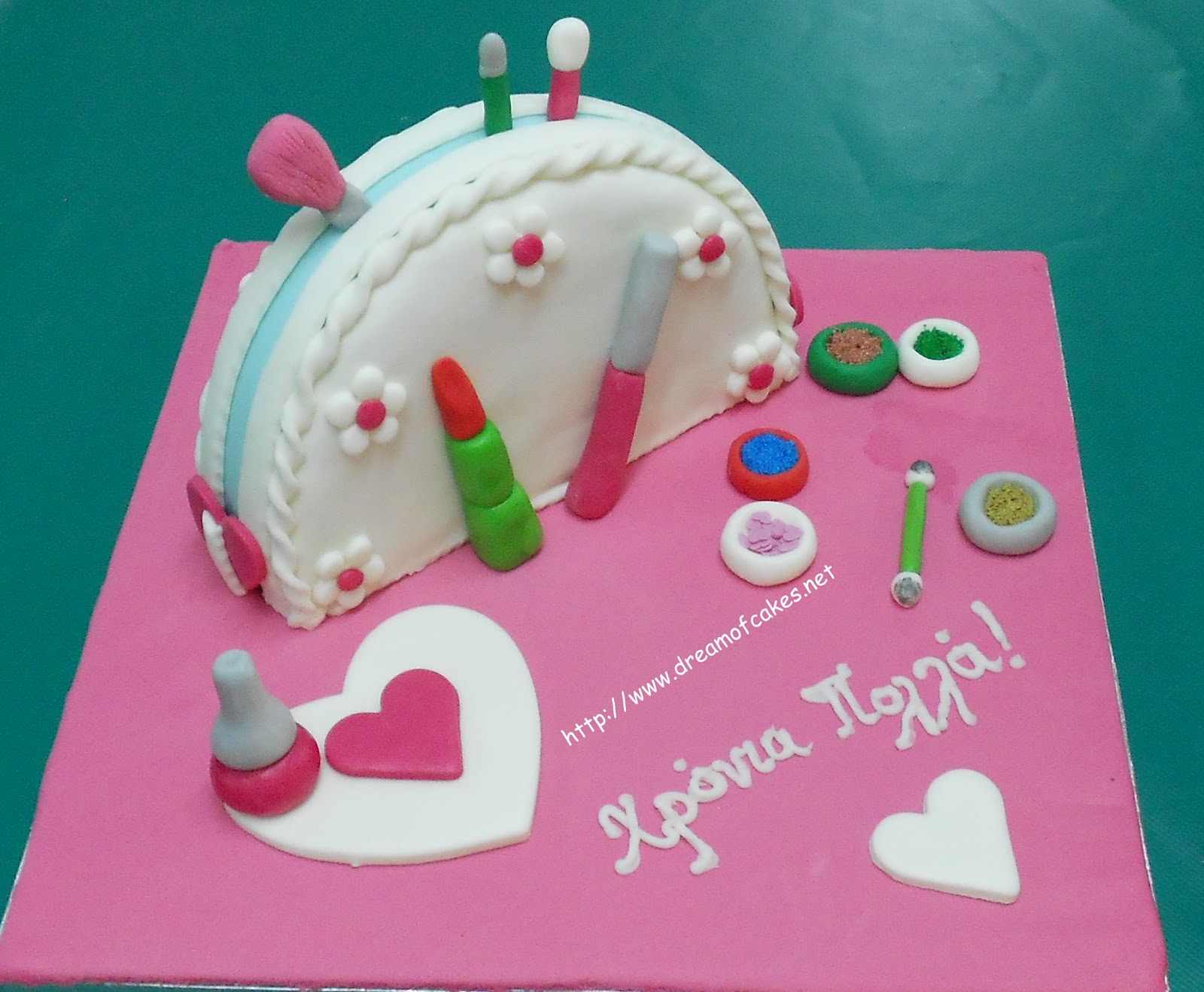 Dream of Cakes: Makeup Kit Birthday Cakes (Giveaway)