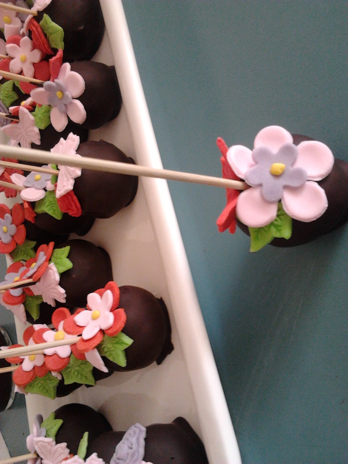 TÜRK KAHVESİ ÇİÇEKLİ DOĞUM GÜNÜ CAKE POPS( KEK TOPLARI)