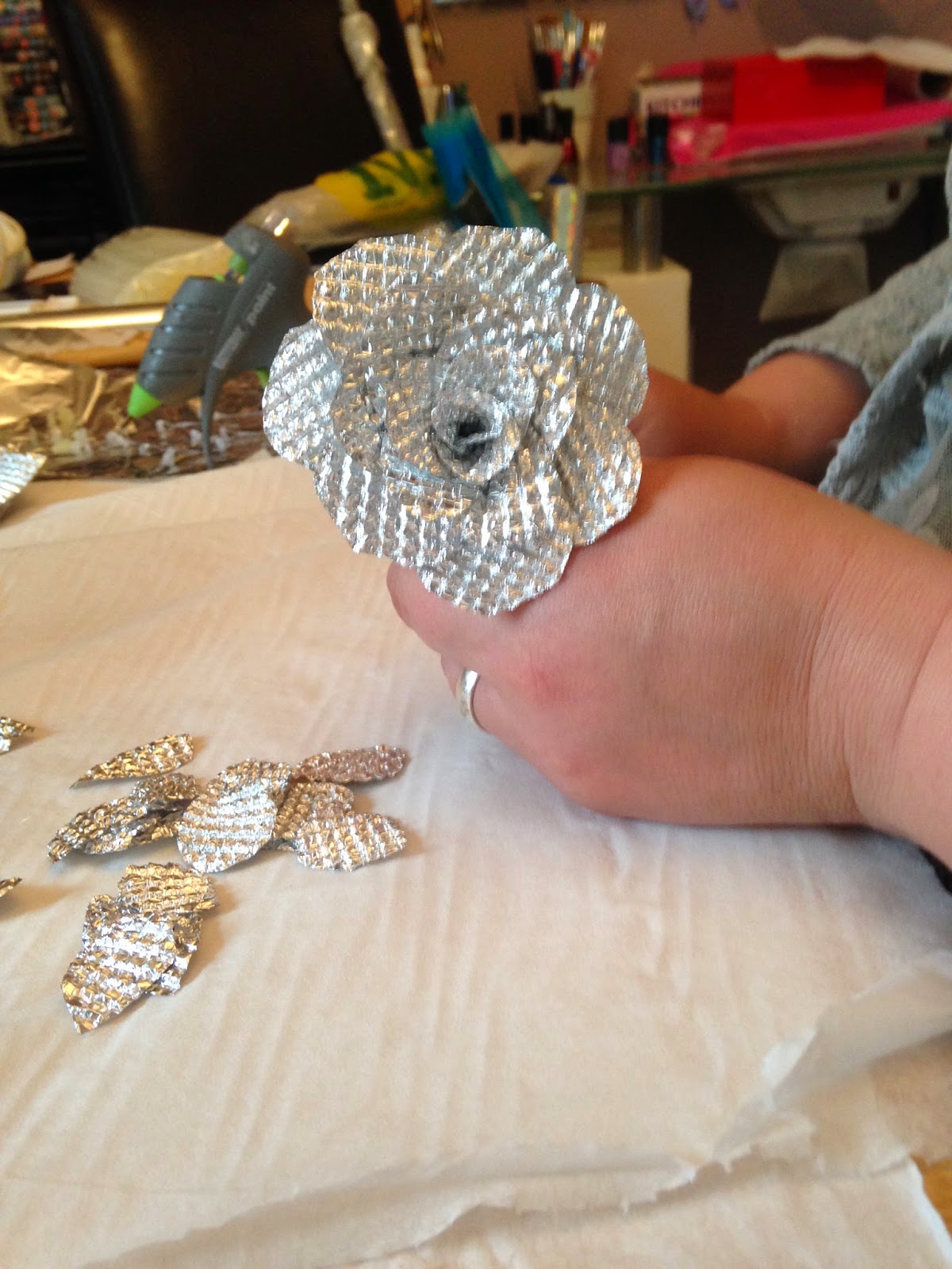 Kaylas Mad House Tin foil roses a tutorial.... finally