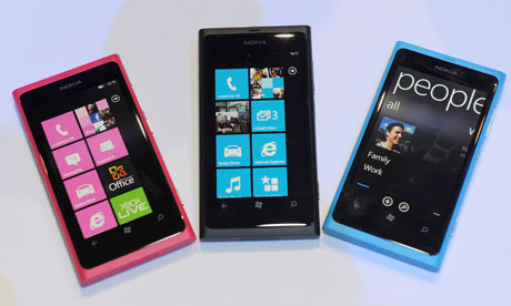 http://2.bp.blogspot.com/-vZDrrFIiqa0/UKZp3XL6h7I/AAAAAAAACwM/8CcUGq7nVGY/s1600/Nokia-Lumia-800.jpg
