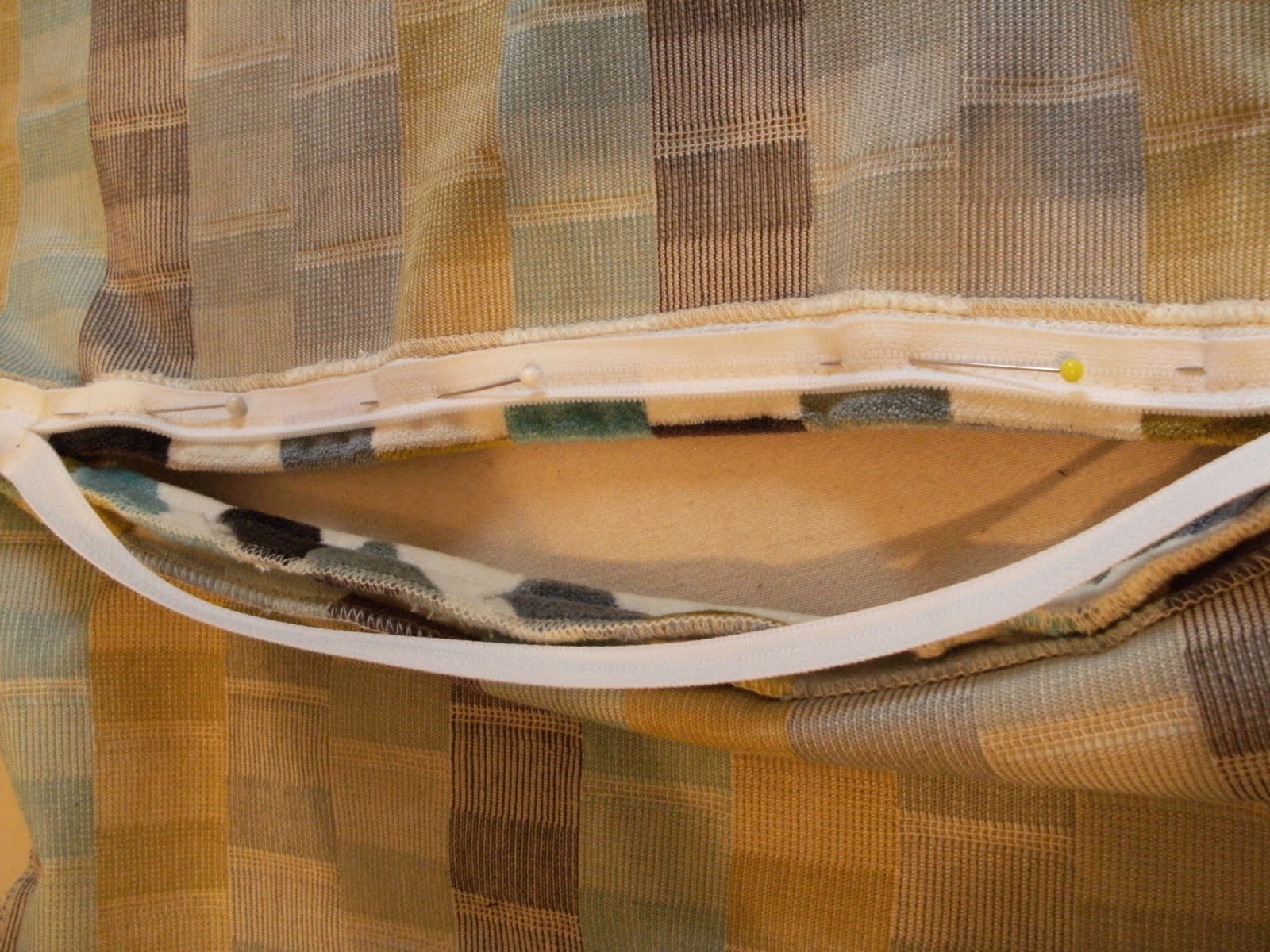 Sew Good by Deborah Good Sew a classic piped cushion cover a tutorial.