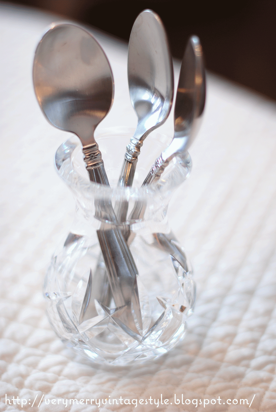 Very Merry Vintage Syle A DIY Coffee Tray Created in Vintage Style