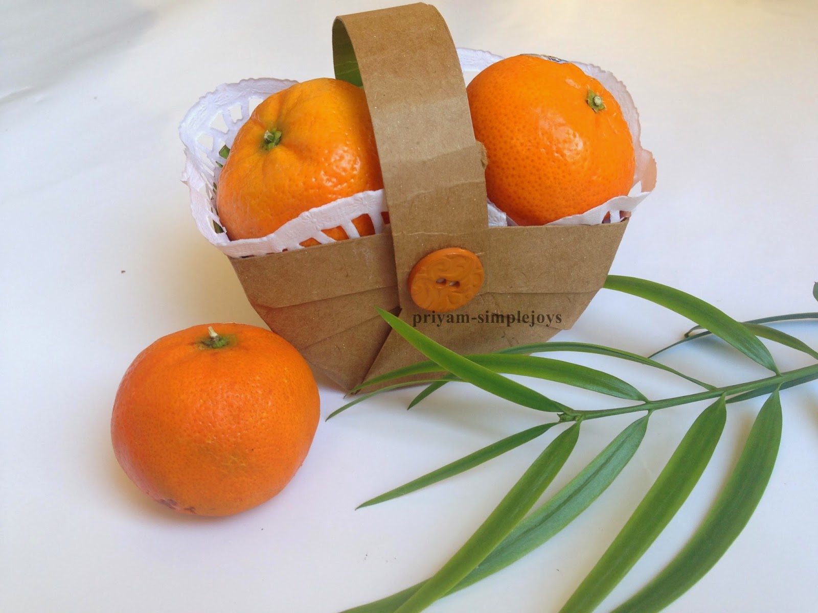 SimpleJoys Cardboard basket