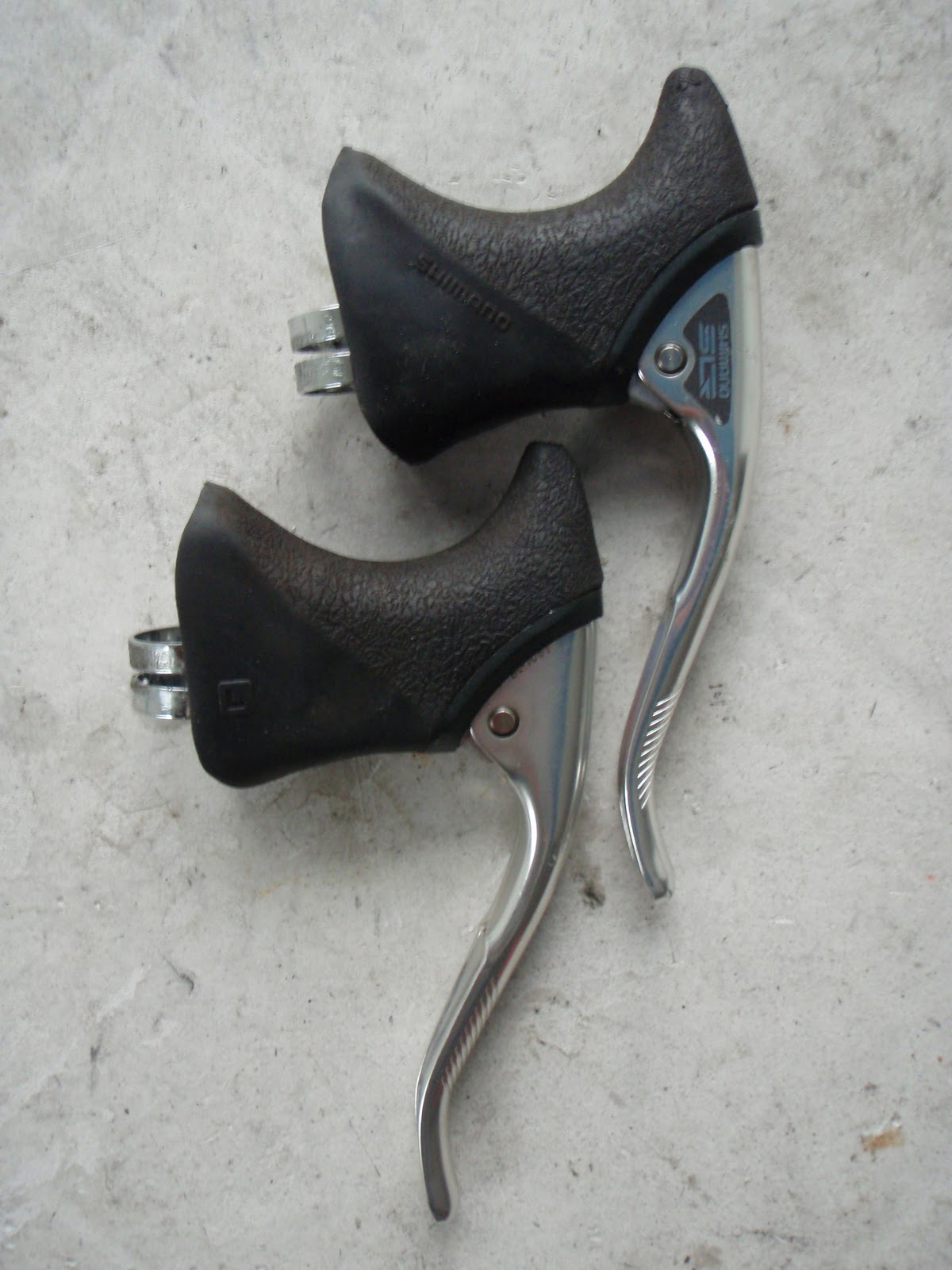 Frame and Wheel Selling Services Vintage 1988 Shimano 105 SLR BL1051 brake levers pair black hoods