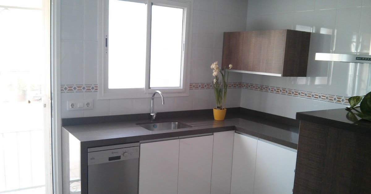 CARPINTERIA LOS MOLINOS: Cocina con modelo de puerta Maxxigloss blanco