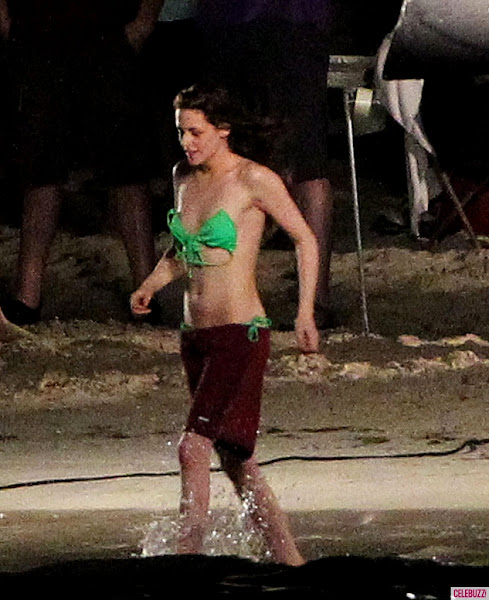 Kristen Stewart Green Bikini 5 834x