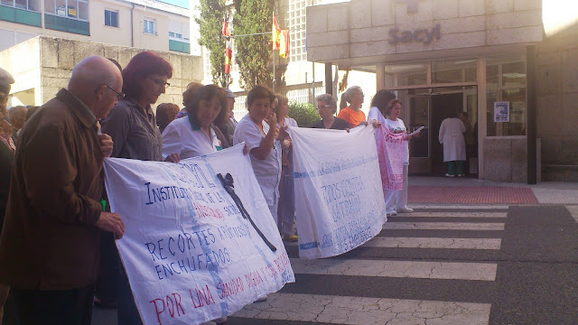 protestas frente al hospital de Béjar