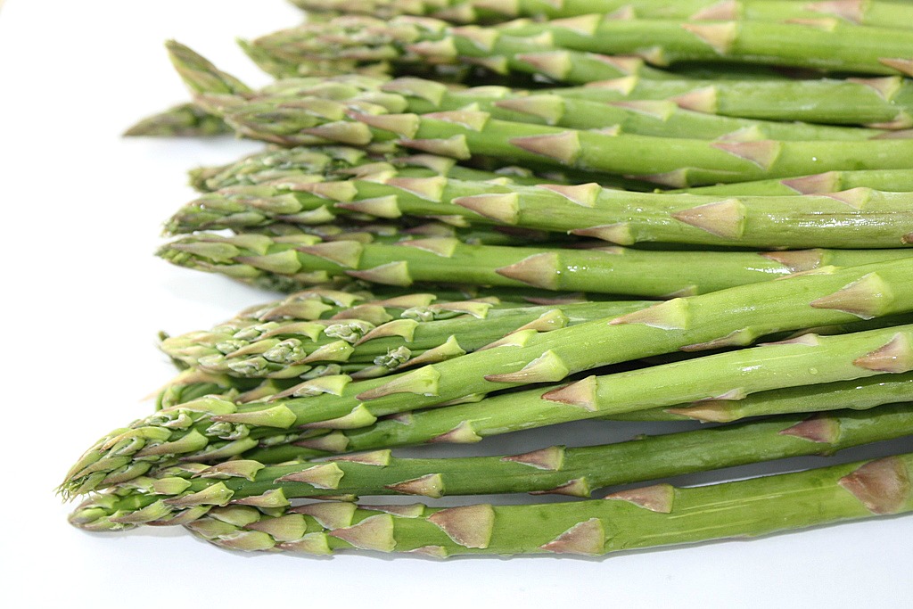 The Garden Grazer Asparagus with Balsamic Dressing