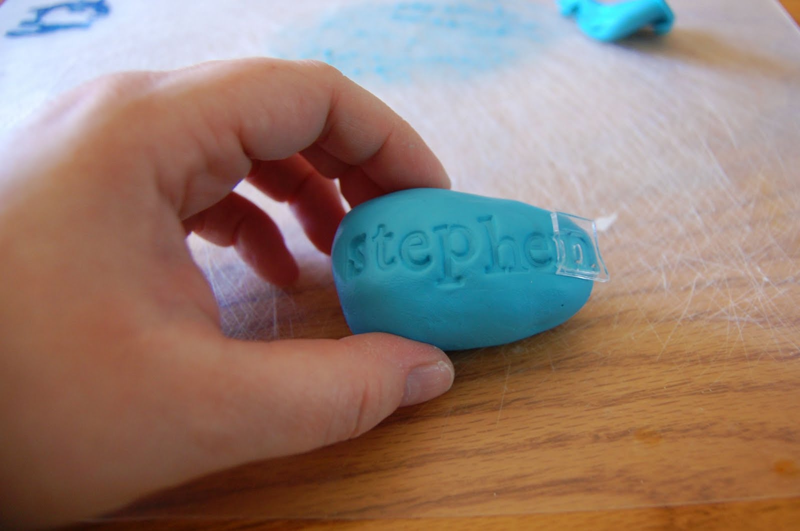 kristy.makes diy personalized clay eggs