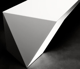 Meja Minimalis dan Futuristik Meja Minimalis dan Futuristik