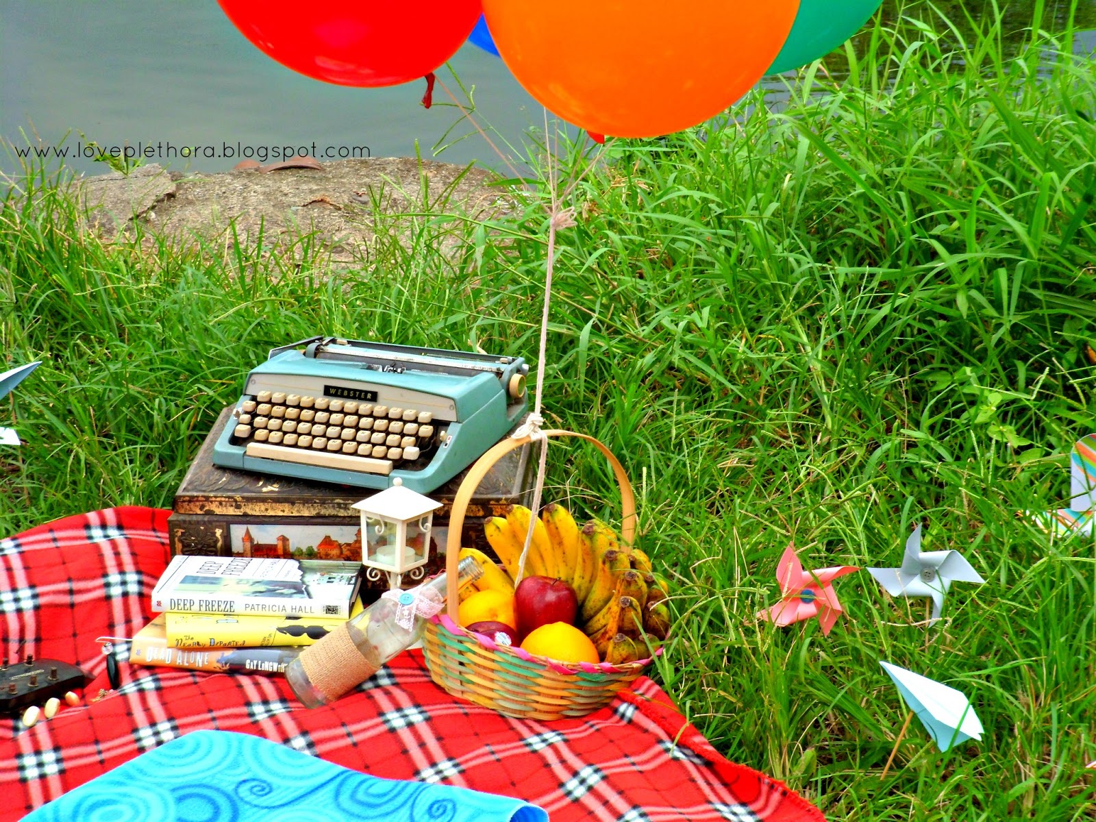 love plethora A Vintage Picnic Love Shoot