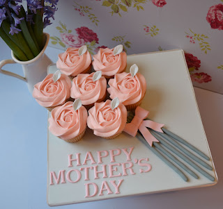 Little Paper Cakes: Mother's Day Cupcakes