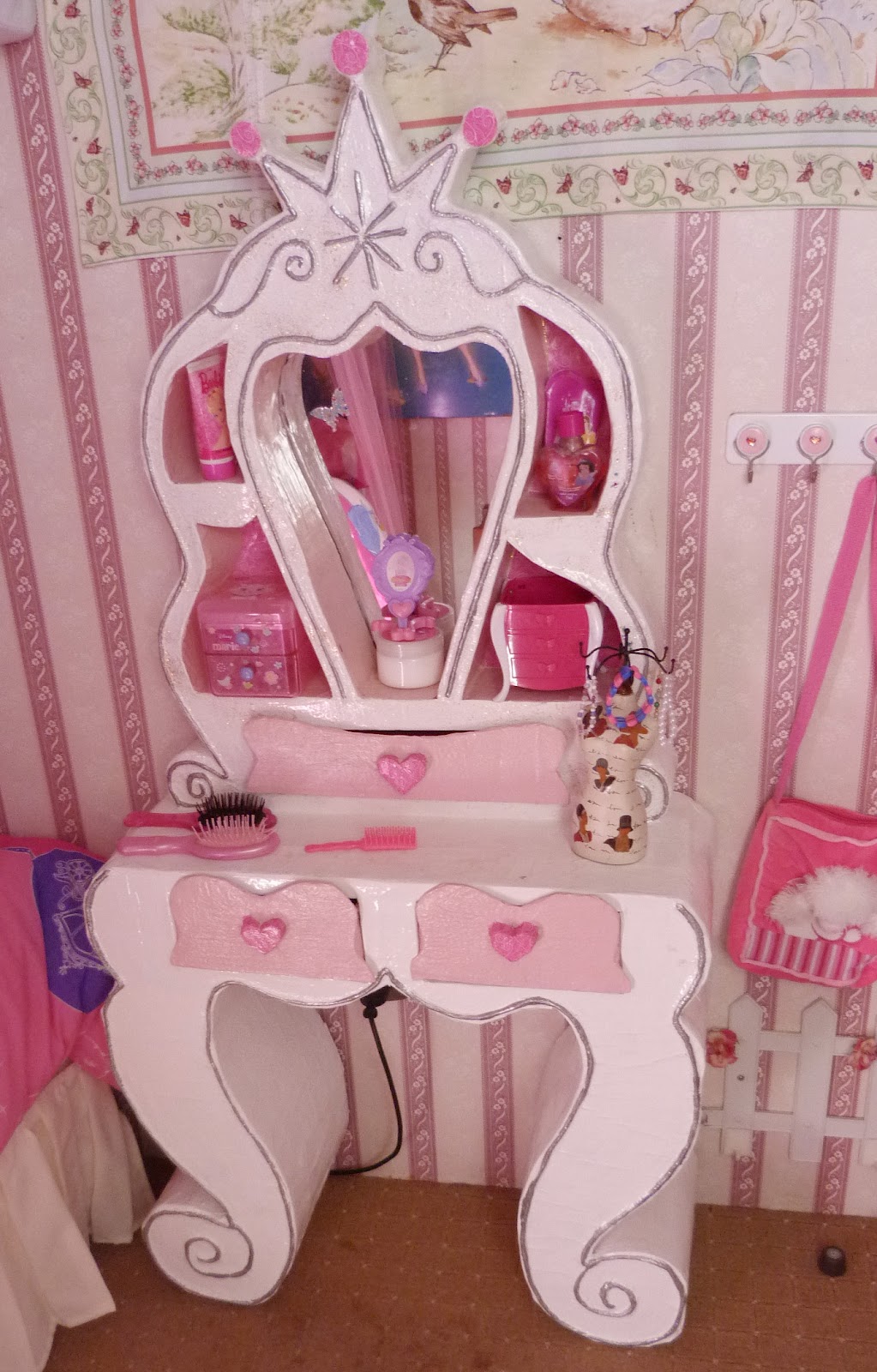 Las Creaciones de doña Castora: Muebles de Cartón: Tocador de Princesa