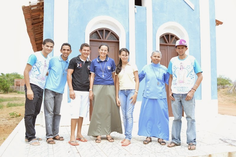 Comunidade servos de Maria do coração de Jesus realiza evangelização na