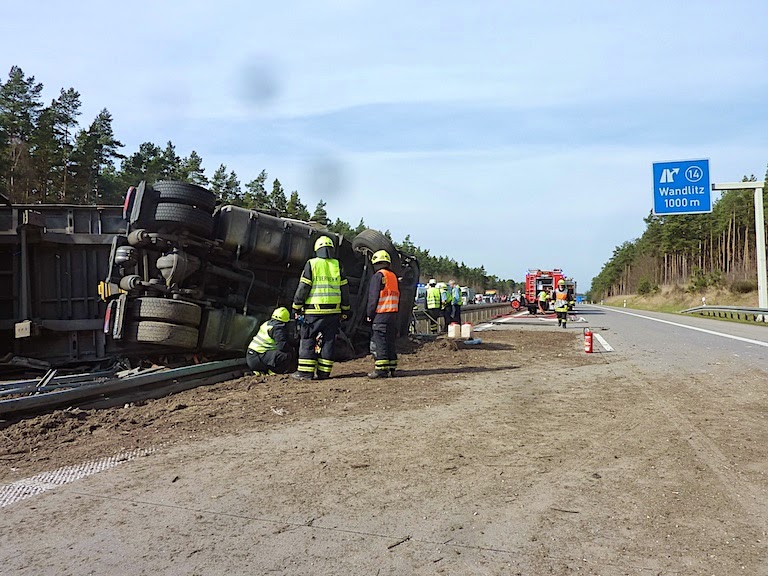 Bernau: Schwere Verkehrsunfälle sorgten für Dauereinsatz der Feuerwehr und Rettungskräfte 7 Bernau LIVE - Dein Stadtmagazin für Bernau bei Berlin