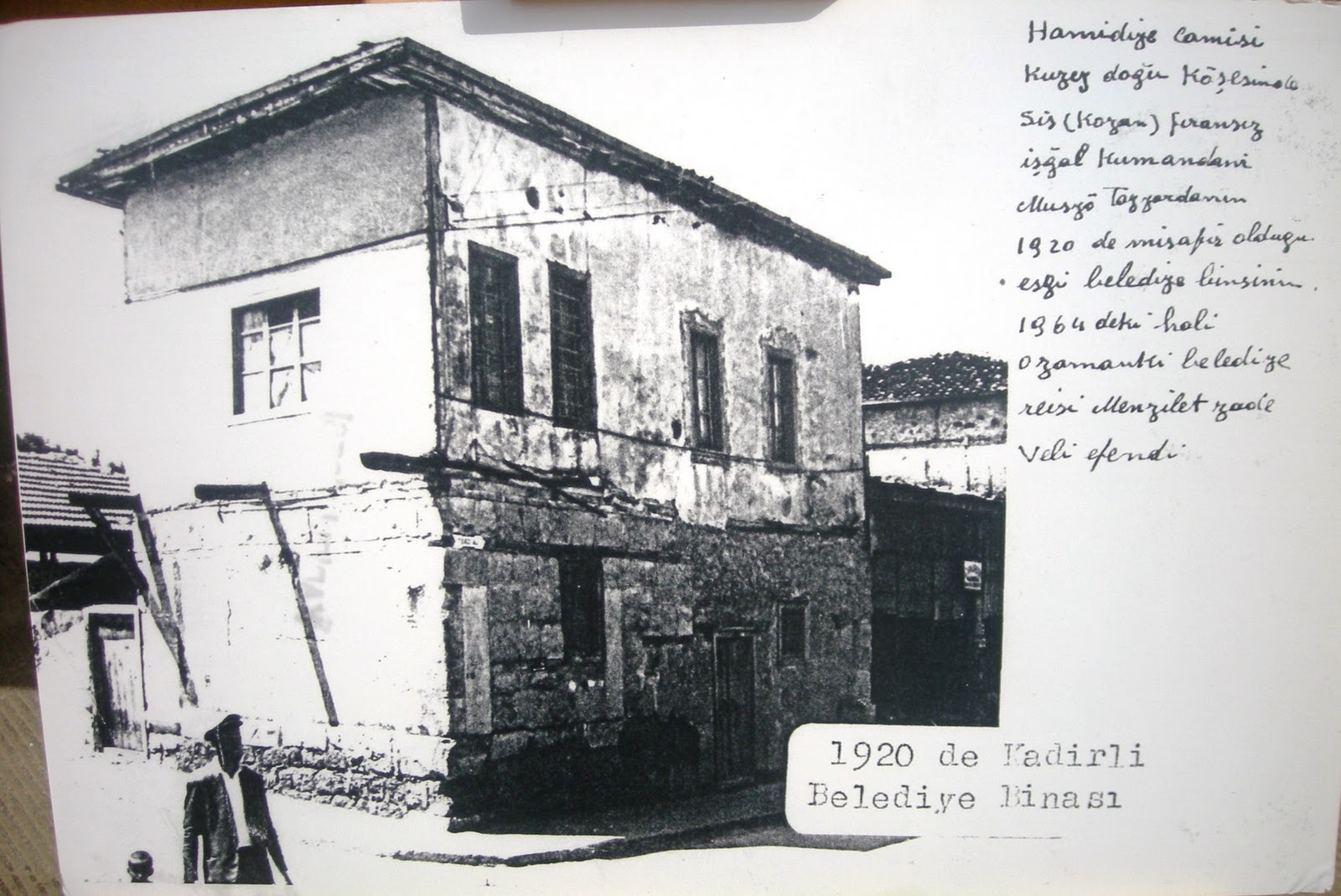 SEFA VAYISOĞLU VE GERİYE KALAN KADİRLİ FOTOĞRAFLARI SAVRUN